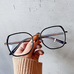 Monture de lunettes carrée anti-lumière bleue R5-0549 pour femmes, taille moyenne, verres en acrylique, design irrégulier, origine Taizhou - Product Image 3