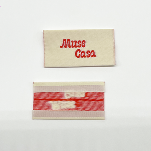 Étiquettes tissées de luxe pour vêtements Logo de presse à chaud de transfert sur mesure Étiquettes d'étiquettes de vêtements personnalisées Étiquettes nominatives tissées - Product Image 6