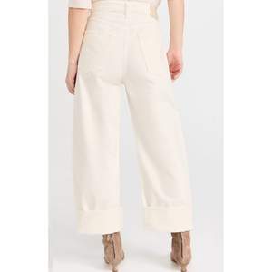 Jean large crème élégant pour femme, taille haute, coupe ample, en denim écologique, style urbain, tailles 26-40 OSCA - Product Image 3