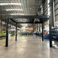 Pergola extérieure en aluminium avec arches, murs en verre fixes, toit à lames orientables, entièrement étanche, revêtement poudré, jardin luxueux