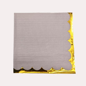 <span class=keywords><strong>Serviette</strong></span> <span class=keywords><strong>en</strong></span> <span class=keywords><strong>papier</strong></span> cocktail festonnée à impression grise et dorure à chaud - Product Image 5