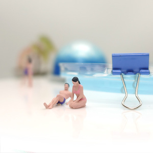 IOTA Ensemble de 2 figurines miniatures en résine plastique de 2 cm, thème 'Happy Summer Time', dérivés d'animation, personnages de dessins animés pour les amateurs, design de personnage, divertissement - Product Image 1