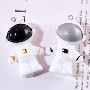 Porte-clés en résine astronaute, sculpture de dessin animé, artisanat fait main, décoration 2024 - Product Image 4