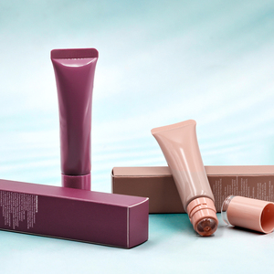 Baume à lèvres hydratant végétalien avec logo personnalisé, maquillage en marque privée, baume à lèvres transparent doux et hydratant, brillant à lèvres à haute brillance - Product Image 1