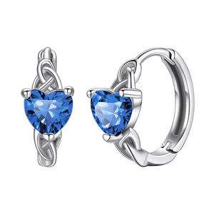 Pendientes Huggie con circonita en forma de corazón chapados en plata para mujer, regalo romántico, joyería de aleación, pendientes de aro de moda, azul oscuro - Product Image 4