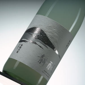 Etiquetas Personalizadas para Vino de Ciruela <span class=keywords><strong>Umeshu</strong></span> en Papel Texturizado Natural con Grabado en Relieve y Estampado en Caliente - Product Image 2