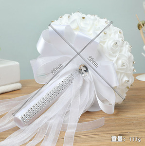 Bouquet de Mariage Romantique Blanc en Soie avec Diamants Artificiels et Roses pour la Mariée - Product Image 5