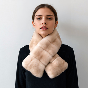 Écharpe cache-cou longue 90 cm en fourrure de lapin Rex pour femme, style coréen, design tendance, épaisse et chaude, color-block, pour l'hiver - Product Image 1