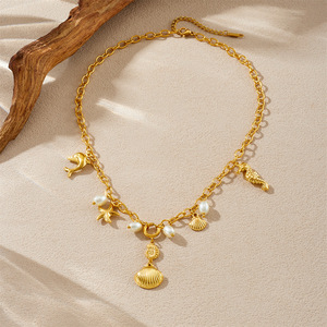 Collana con ciondoli a forma <span class=keywords><strong>di</strong></span> stella marina, cavalluccio marino e delfino in acciaio inossidabile anallergico, placcata oro, con conchiglia e nappa, stile marino - Product Image 3