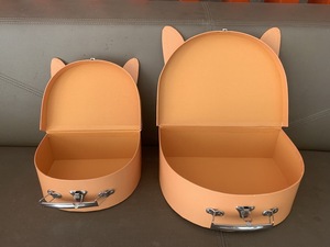 Scatola Regalo per Candele a Forma di Valigia per Bambini, Personalizzabile, in Cartone Riciclato con Manico - Product Image 4