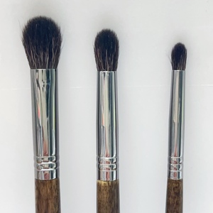 Brocha de Maquillaje Angular de Nailon con Mango de Madera de Sándalo Faria, Brocha de Belleza Individual Portátil para Mejillas, Maquillaje Denso - Product Image 3
