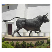 Obstacle exécutant des statues de vache grandeur nature à vendre sculpture de taureau en bronze