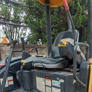 Excavadora Usada KOMATSU PC50 Compacta y Maniobrable para Renovación de Jardines a Pequeña Escala y Proyectos de Construcción de Calles Urbanas - Product Image 5
