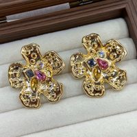 Anting-anting bunga kristal SENYU Big Puzzle, berlapis emas kuningan, dengan kristal imitasi multi-warna dan manik-manik bunga.