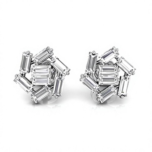 Boucles d'oreilles clous en or blanc avec grappe de diamants baguette cultivés en laboratoire - Product Image 1