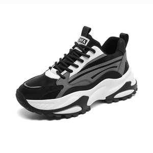 Zapatillas Deportivas de Plataforma de Alta Calidad con Estilo Retro y Rayas Onduladas - Product Image 4