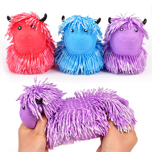 Educativo TPR Cow <span class=keywords><strong>yak</strong></span> a forma di cofanetto giocattoli di promozione-aria riempita di Stress sensoriale palle pelose graziose mucche capelli lunghi - Product Image 2