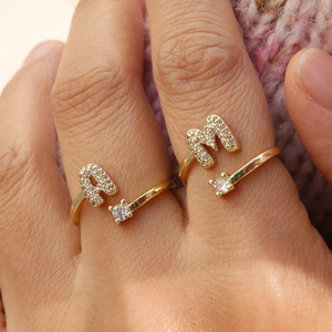 Bague en forme de lettre de l'alphabet pour femmes, ton or, micro pavé de zircone cubique, bijoux cadeau - Product Image 1