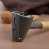 Pince à noix manuelle en alliage d'aluminium et bois pour cuisine, pour noix, noix de pécan, noix de cajou, amandes, noix de hickory, châtaignes, fruits de mer, ail, entonnoir