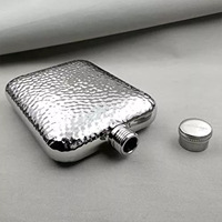Flacon de hanche en acier inoxydable de haute qualité de 6oz en gros avec bouteille de vin d'alcool de conception de travail martelé pour cadeau d'affaires