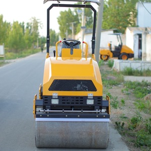 Vente directe usine – Petit rouleau compact vibrant <span class=keywords><strong>de</strong></span> 0,3 à 1 tonne <span class=keywords><strong>de</strong></span> capacité, haute efficacité <span class=keywords><strong>de</strong></span> travail, machine <span class=keywords><strong>de</strong></span> construction à roues en acier avec moteur - Product Image 2