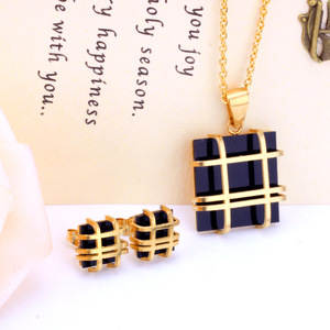 Conjunto de joyería geométrica cuadrada de acero inoxidable para mujer, regalo de moda, conjunto de collar y aretes. - Product Image 4