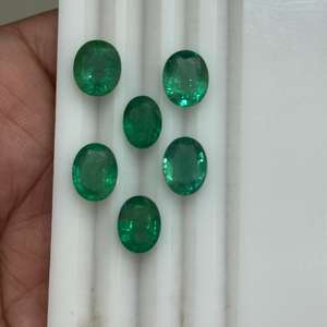 Émeraude zambienne naturelle, taille libre, lot de 6 pièces, vente en gros pour la fabrication de bijoux et autres usages - Product Image 1