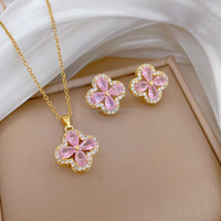 Set Perhiasan Kalung dan Anting Tusuk Desain Unik untuk Wanita, Bertabur Zirkon Amethyst, Liontin Bunga Empat Daun, Grosir Pabrik