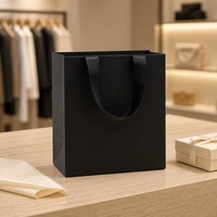Sacs cadeaux personnalisés en carton mat avec larges poignées en ruban, logo en feuille d'aluminium, fond carré pour vêtements et cosmétiques, vente en gros en usine