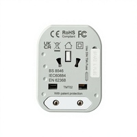 Adaptador de Viaje Universal 3 en 1 Blanco para EE. UU./Reino Unido/UE con Puertos USB-A y USB-C, Material de PC, Salida CC/CA
