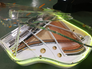 Piano à queue en acrylique Heinemann 88 touches, design artisanal transparent, modèle GP-160, offrant une vue époustouflante - Product Image 1