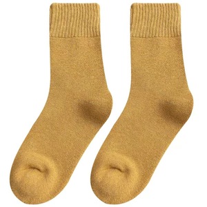 Women's Crew Socks Solid Color Polyester Thermo Sweat Absorbing Mid Calf Length Regular Casual Style - Product Image 5