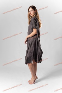 Robes plissées Miyake de haute qualité pour femmes, grande taille, couleur grise, manches courtes, design irrégulier, robes modestes pour femmes - Product Image 3