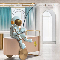 Sculpture d'astronaute colorée en résine, figurine de dessin animé, accessoire de décoration pour magasin de souvenirs, cadeau personnalisé, mobilier de présentation pour fête