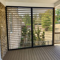 Système d'ombrage résidentiel pour terrasse, panneaux de brise-vue extérieurs résistants aux intempéries avec persiennes en aluminium sur mesure pour véranda