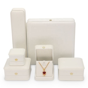 Cajas de <span class=keywords><strong>anillo</strong></span> de cuero PU con logotipo personalizado para boda, embalaje de joyería, venta al por mayor - Product Image 1