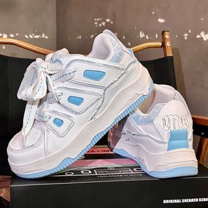 Nuevos zapatos de plataforma con suela gruesa para hombre que aumentan la altura. Zapatos de moda. A la moda tanto para hombres como para mujeres. Ideal para parejas. - Product Image 3