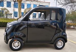 Quadricycle électrique personnalisé 60v à pédales, deux portes, <span class=keywords><strong>Audi</strong></span> noir, fermé, quatre places, avec technologie solaire pour les trajets courts - Product Image 2