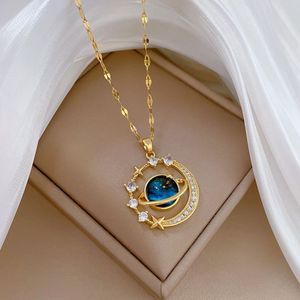 Collana Unisex Trendy con Ciondolo <span class=keywords><strong>Saturno</strong></span> in Zirconi, Catena in Acciaio Inox 316L Placcato Oro 18K, Design Stella e <span class=keywords><strong>Pianeta</strong></span>, per Uso Quotidiano - Product Image 5