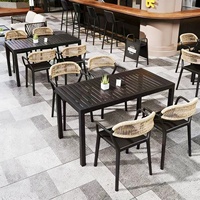 Table de salle à manger rectangulaire extérieure en aluminium à lattes, moderne, durable et résistante aux intempéries, idéale pour les cafés, hôtels, parcs et jardins