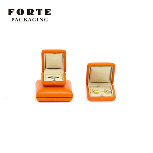 Boîte à bijoux FORTE en cuir orange et velours, personnalisée avec logo, pour bagues et pendentifs, emballage de voyage de luxe - Product Image 3