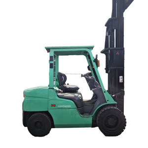 Montacargas Diésel Mitsubishi 30 de 3 Toneladas y 4.5 Metros con Tres Mástiles, Desplazamiento Lateral, 4WD, Modelo 2024, Usado con 1 Año de Garantía - Product Image 1