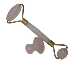 <span class=keywords><strong>Rullo</strong></span> <span class=keywords><strong>di</strong></span> <span class=keywords><strong>giada</strong></span> per massaggiatore viso Gua Sha strumento rilassante anti-età antirughe cura della pelle naturale <span class=keywords><strong>Set</strong></span> <span class=keywords><strong>di</strong></span> rulli <span class=keywords><strong>di</strong></span> pietra <span class=keywords><strong>di</strong></span> <span class=keywords><strong>giada</strong></span> - Product Image 1