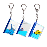 OEM ODM Vente chaude Porte-clés liquide en acrylique cube d'eau personnalisé et créatif avec paillettes et séquins, effet sable mouvant aquatique, souvenir cadeau