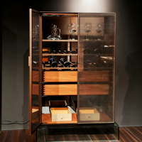 Vitrine minimaliste moderne de luxe modulaire personnalisée en métal verre vitrine murale avec porte en acier lumière LED pour le salon