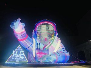 カスタムメイド音楽祭会場装飾マスコットインフレータブル大型宇宙飛行士、LEDライト付きインフレータブル宇宙飛行士バルーン - Product Image 2
