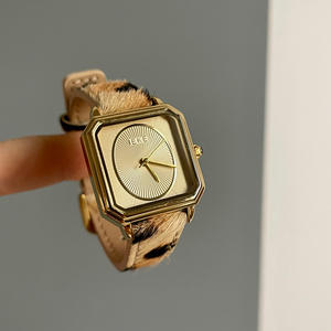 Montre-bracelet vintage haut de gamme à motif léopard, design de niche, carrée, exquise, à la mode, pour femme, mouvement à quartz - Product Image 2