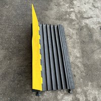 Rampa protectora de cable abatible de 5 canales de alta resistencia Solución de gestión de cables para uso en exteriores