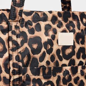 Sac fourre-tout d'été personnalisé en nylon imprimé léopard, sac à bandoulière pour le shopping, sac de plage portable avec fermeture éclair, grande capacité, sac de week-end pour femme - Product Image 2