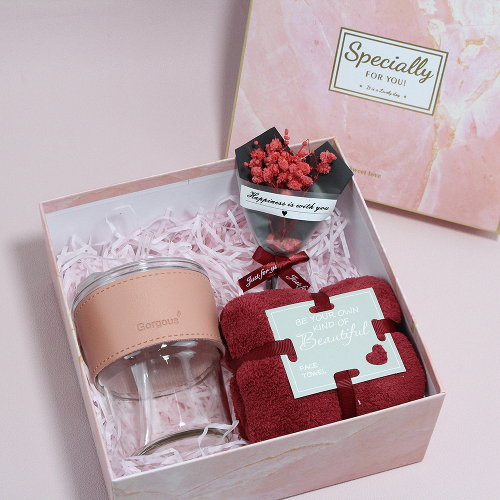 Lp005 (tasse de pipette serviette rouge c bouquet de fleurs séchées)